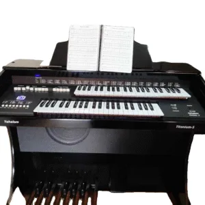 O Órgão Eletronico Yahalom Titanium é um modelo lindo e sofisticado com tecnologia de ponta e qualidade indiscutível. Com som fantástico, lindo e potente, ele vem com 100 sons variados nos teclados superiores, inferiores e na pedaleira, além de acompanhamentos e 16 ritmos. O display numérico no painel e a clave de sol na lateral do órgão e na banqueta de brinde, trazem requinte e harmonia para sua sala. Seu amplificador e alto-falante potentes de 500wts garantem uma experiência de som incrível, podendo ser usado em igrejas sem perda de acústica. Não perca essa oportunidade!