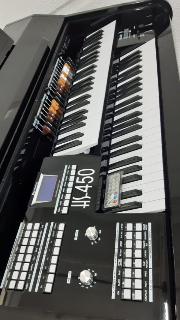 Apresentamos o órgão que vai surpreender você: o Órgão Eletrônico Harmonia HS450 Preto!