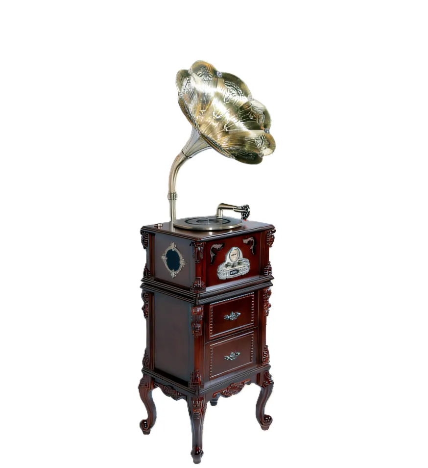 Início 20 Reviva a magia dos tempos antigos com o Gramophone Digital Acordes RP155, um aparelho que une o charme do design retrô com a tecnologia moderna, proporcionando uma experiência de áudio excepcional. Ideal para os amantes de música que apreciam o estilo vintage, mas não abrem mão das funcionalidades contemporâneas.