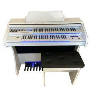 Você está procurando um órgão musical eletrônico que atenda às suas necessidades e expectativas? Então você precisa conhecer o Órgão Eletronico Rohnes RS-49 Branco, um produto da Rosângela Órgãos CCB, uma empresa especializada em órgãos musicais para igrejas e residências.