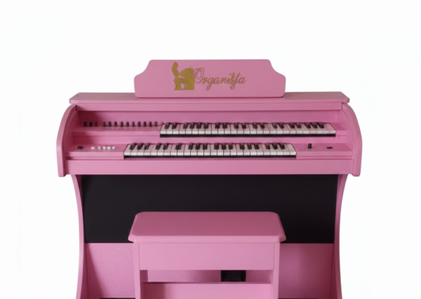 Órgão Eletrônico Organista rosa pink: teclados 44+44, pedaleira 13 notas, drawbars dedicados, 16 ritmos, efeitos premium (vibrato, reverb, chorus, sustain), 150W PMPO, móvel em MDF e cores variadas. Ideal para igrejas e músicos.