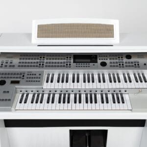 Eleve suas performances a um patamar profissional com o Órgão Eletrônico Acordes EO3000 Branco