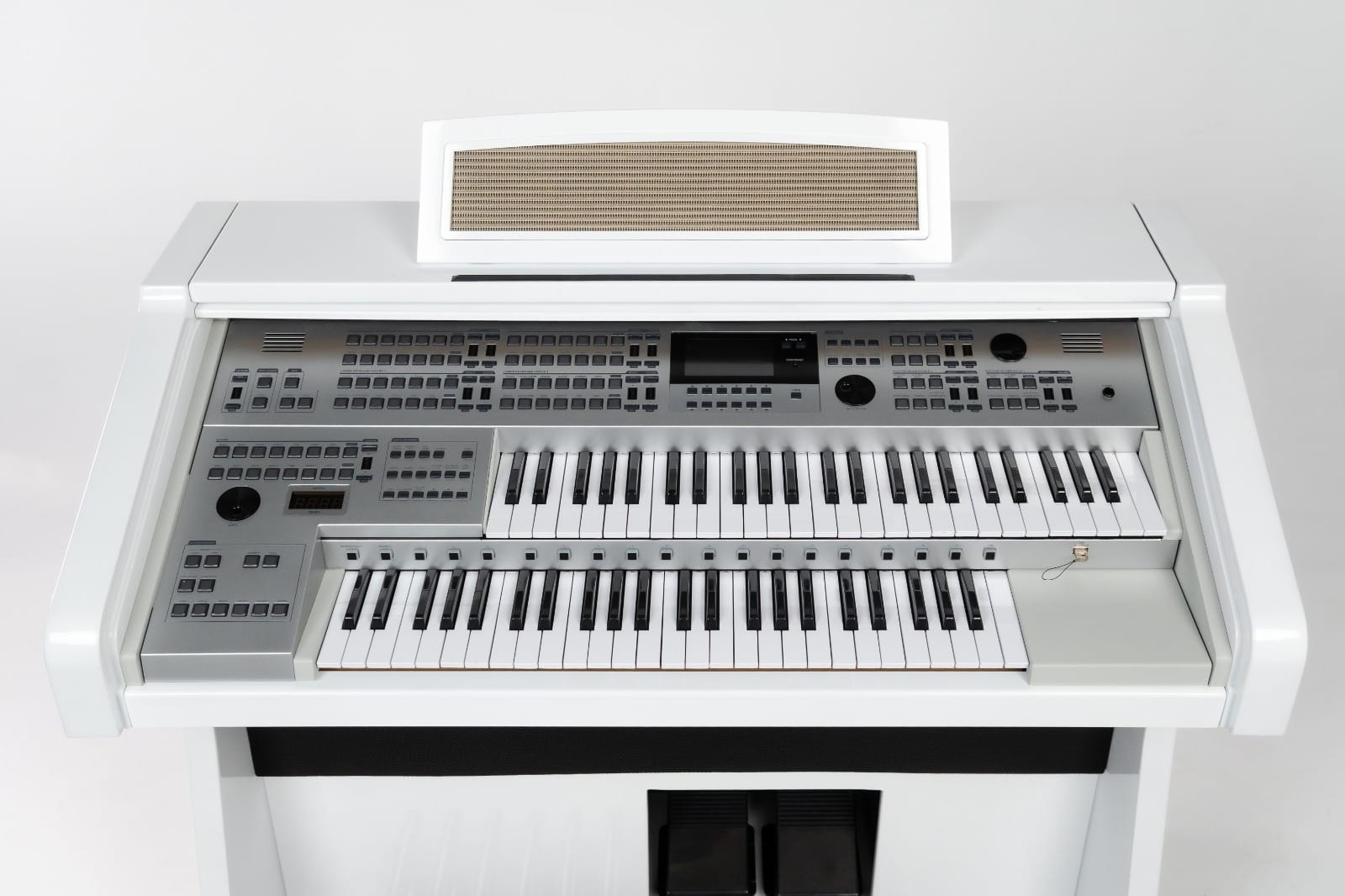 Início 34 Eleve suas performances a um patamar profissional com o Órgão Eletrônico Acordes EO3000 Branco