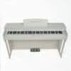 Descubra o Piano Acordes P2006 Branco, um instrumento que combina a tradição dos pianos acústicos com a tecnologia moderna